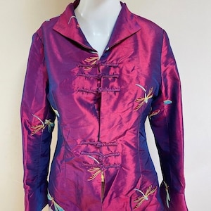 1950s Shantung Silk Chinese Dragonflies Mandarin Collar Frog Buttons Embroidered Jacket Metallic Sheen Boho Festival Club Stage Size M