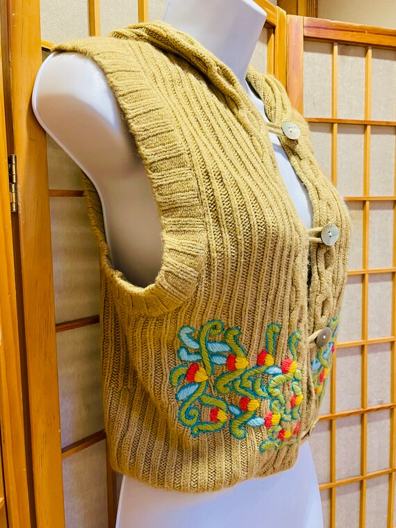 Colorful Peacock Hooded Beige Sweater Vest Yarnwork T… Gem