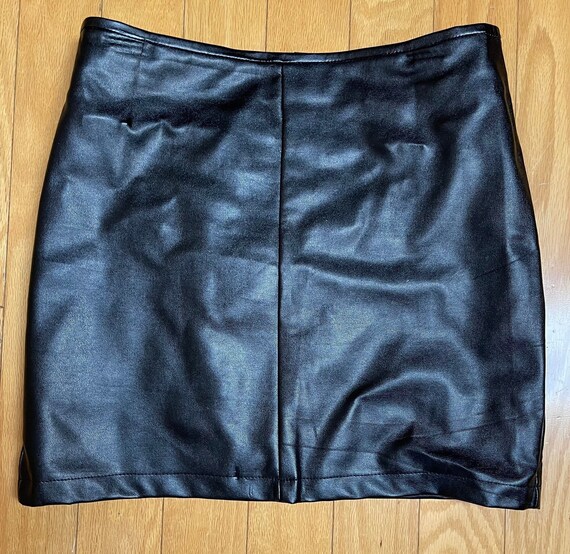90s Black Pleather Mini Pencil Skirt Retro Glam B… - image 3