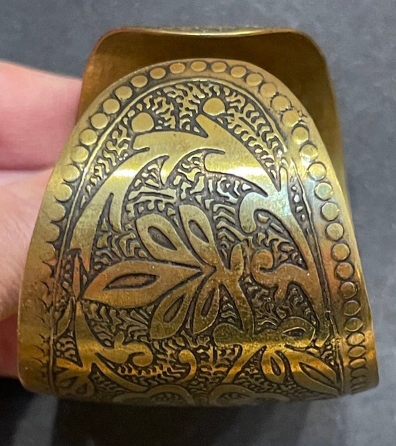 70s Brass Floral Cuff Engraved Design Ethnic Boho… - image 5