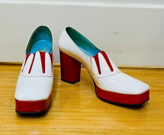 AMAZING 70s Red & White Platform Patent Pleather Shoes Slip