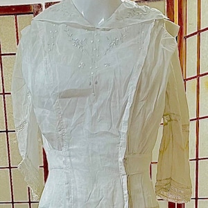 1800s / 1900s Authentic Beautiful White Cotton Ladies Long Dress Edwardian Victorian Regency Era Collectors Piece image 4