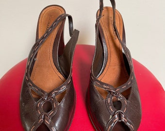 1990s BCBG Max Azaria Peep Toe Platform Sling Back Sandals Chocolate Brown With Golden Contrast Stitching Party Shoes Club Shoes Size 8B / 8