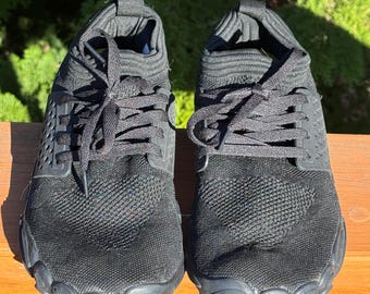 Amazing All-Black Streetcore Men’s Tennis Shoes Soft Foldable Lightweight Travel Marked Size 43 USA Men’s Size 9 + Women’s Size 10.5