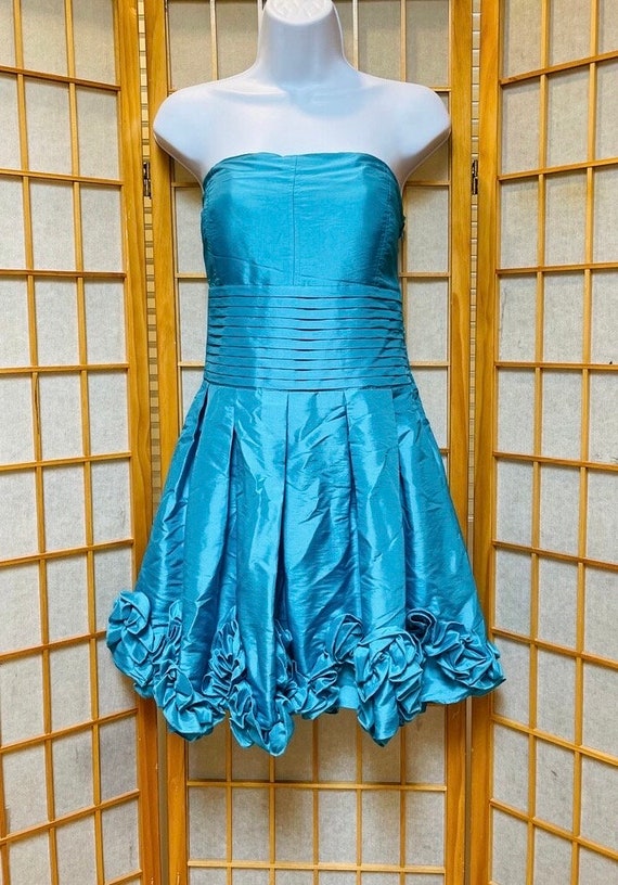 Turqoise Sleeveless Bandeau Dress Liquid Satinesque Fit & Flare Swirl Skirt Ruched Ruffle Hemline Stretch Back Prom Club Formal Fancy Dress Turqoise Sleeveless Bandeau Dress Liquid Satinesque Fit & Flare Swirl Skirt Ruched Ruffle Hemline Stretch Back Prom Club Formal Fancy Dress