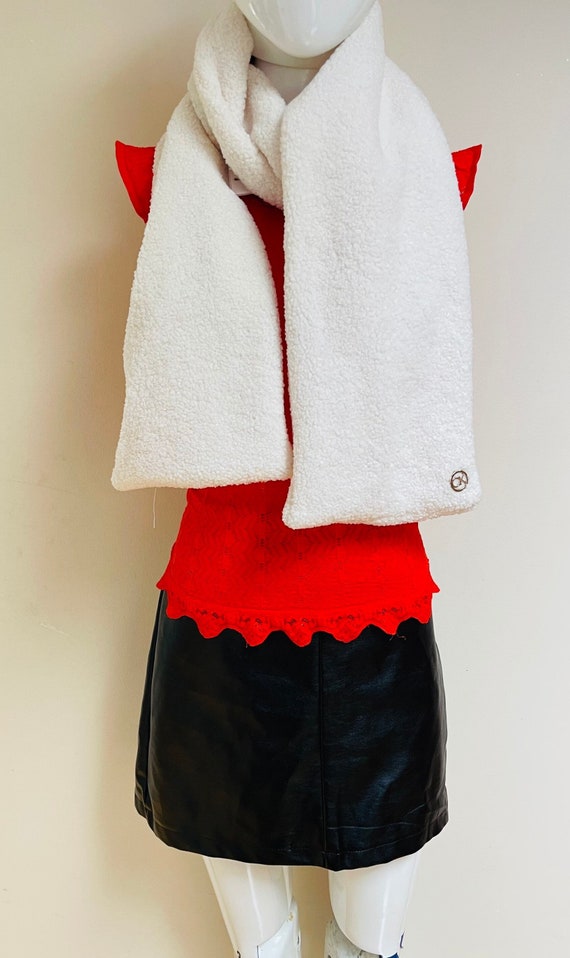 Calvin Klein New With Tags Faux Fur Winter White Long Oblong  display picture 3