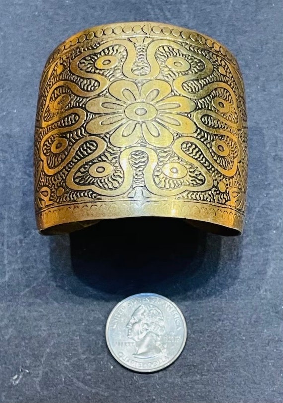 70s Brass Floral Cuff Engraved Design Ethnic Boho… - image 7