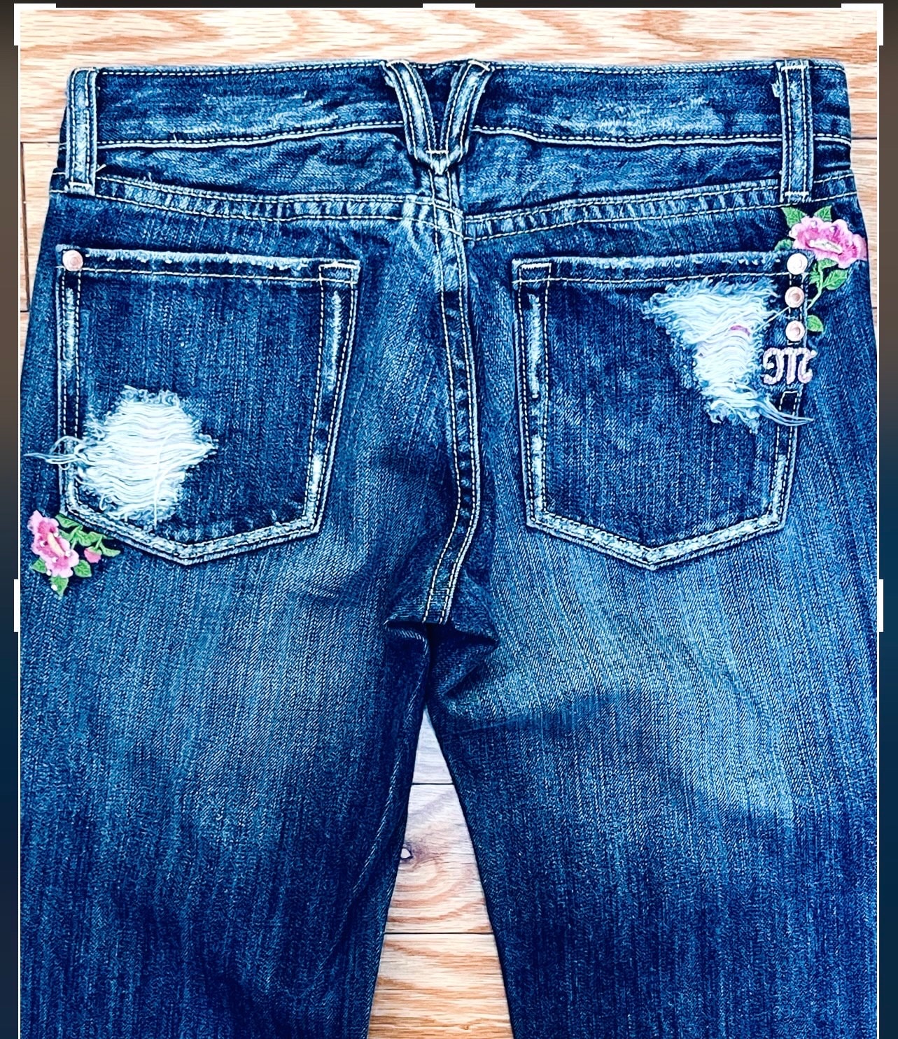 【美品】MISS MEブーツカットデニム：サイズ26：ブルー：刺繍：Y2K 新品] Miss Me ミスミー デニム 25 ブーツカット 半額以下
