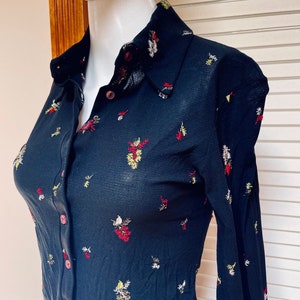 80s Black Floral Blouse Tiny Embroidered Flower Sprays Front Button Collar Shirt Red White Green Vintage Label Size 3