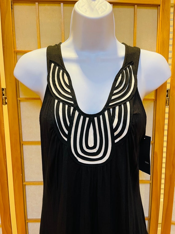 Y2K Beautiful Black & White Neckline Tank Top Flow