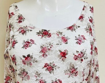 80s Red Roses & White Lace Top White Lace Shirt Floral Bouquets Semi-Sheer Scoop Neck