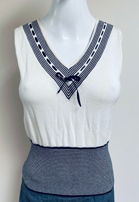 Sweet Cottagecore Vintage Ladies Sweater Vest Kni… - image 2