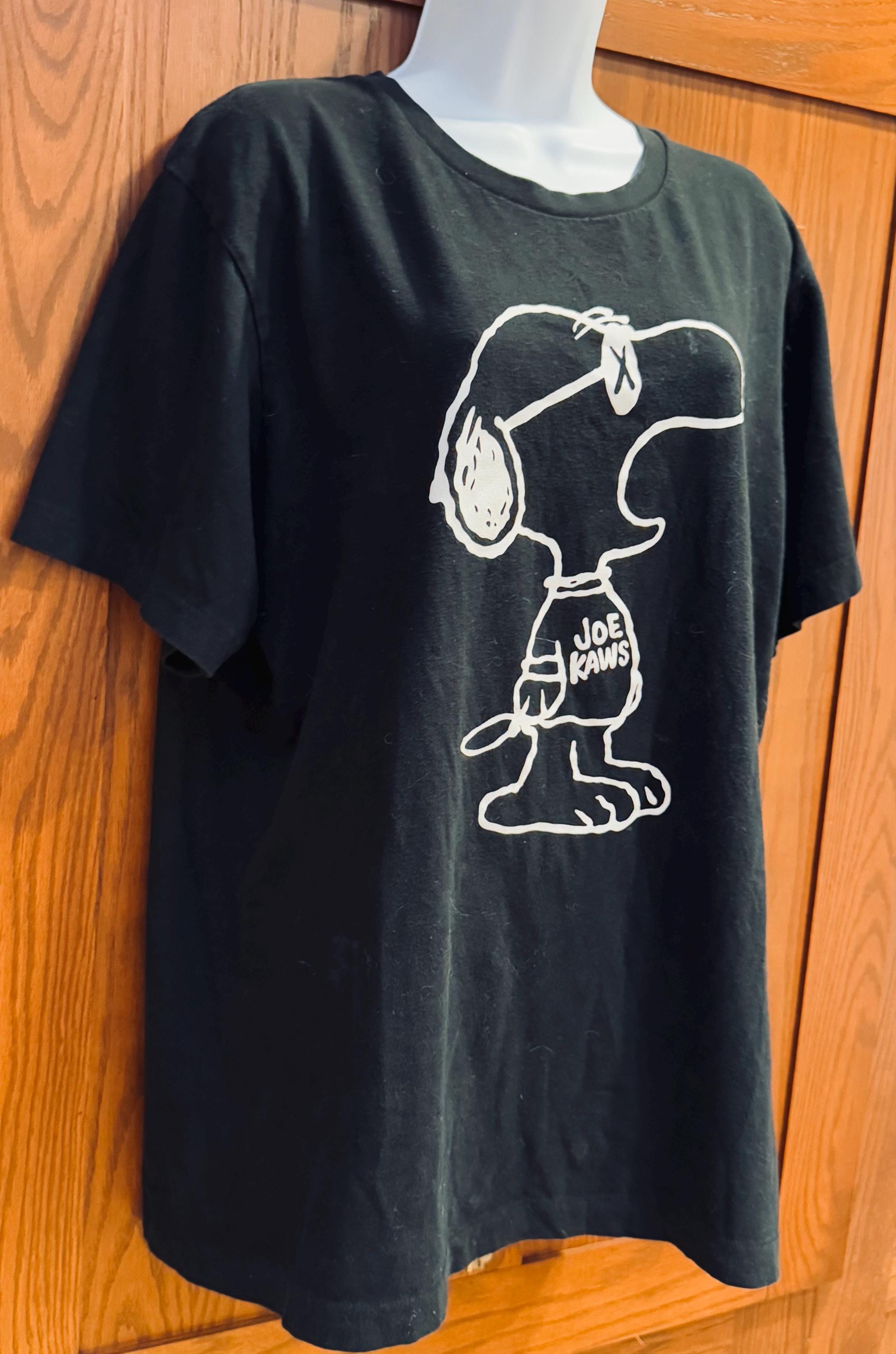 T-Shirt Uniqlo X Kaws X Peanuts Noir Avec Snoopy - Taille 7-8 Ans, Occasion Bon État