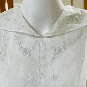 1800s / 1900s Authentic Beautiful White Cotton Ladies Long Dress Edwardian Victorian Regency Era Collectors Piece image 3