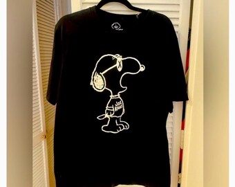 Rare Grail KAWS X Peanuts X Uniqlo Black Tshirt White Rare Grail KAWS X Peanuts X Uniqlo Black Tshirt White