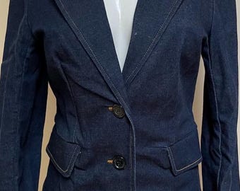 Mörk vintagejeanskavaj med jeansjacka, ringblommig kontrastsöm, eleganta detaljer, unik krage, västerländsk stil