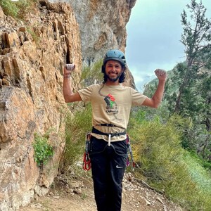 Camiseta de escalada palestina, hallazgo poco común, camiseta de protesta, escalada de resistencia al aire libre, movimiento Palestina Libre, diseño único, escaladores de roca imagen 9