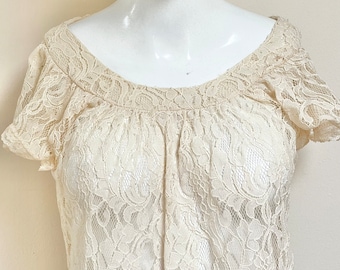 70s Floral Lace Smock Top Pleated & Draping Bodice Antique White Color Cap Bell Sleeves Wide Scoop Boatneck Semi-Sheer Lightweight