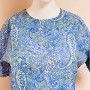 1950s Deadstock Paisley Blue Green Lavender Ladies Blouse Back Buttons Vented Front Hem Short Sleeves NWT New With Tag Never Worn