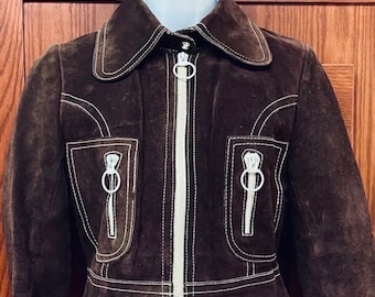 1970s Vintage Brown Leather Suede Jacket White Contrast Stitching White Contrast Zipper Details Cute Rounded Chest Pockets Seventies Style