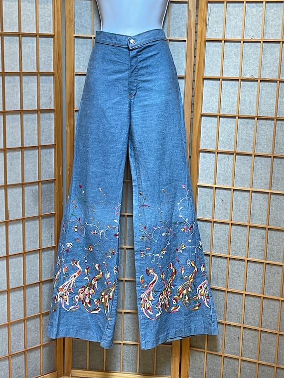 RARE 70s Peacock Birds Embroidered Light Wash Boot