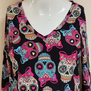 1990s Day of the Dead Mexican Sugar Skulls Pullover All Over Print AOP V-Neck Spandex Top Stretchy Skulls Skeletons Mexican Heritage Size L