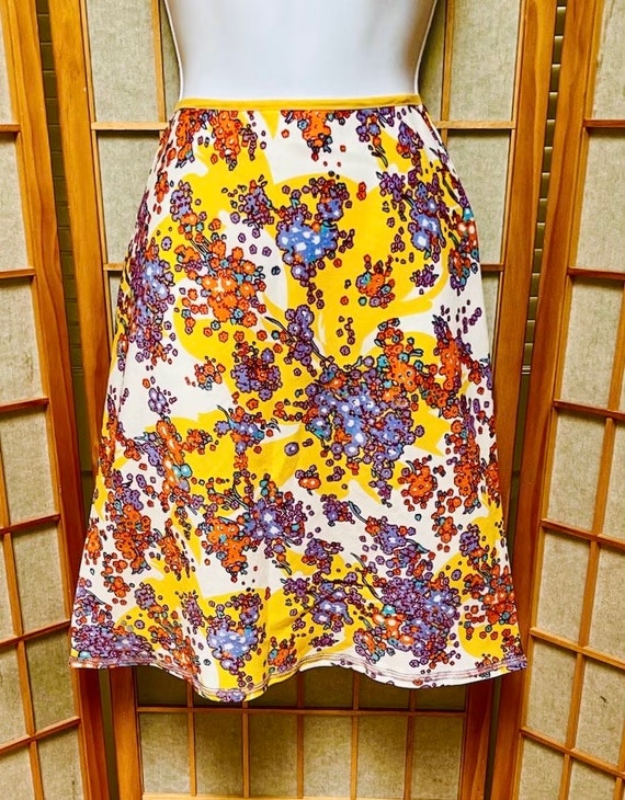 Beautiful 1990s Floral A-Line Skirt Flowers Botani