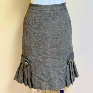 90s Banana Republic Wool Herringbone Tweed Tulip Pencil Skirt Grey/White Side Pleats Pewter Buttons Elegant Classic Work Campus Size 0
