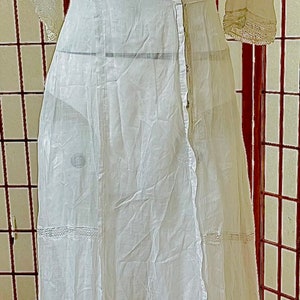 1800s / 1900s Authentic Beautiful White Cotton Ladies Long Dress Edwardian Victorian Regency Era Collectors Piece image 2