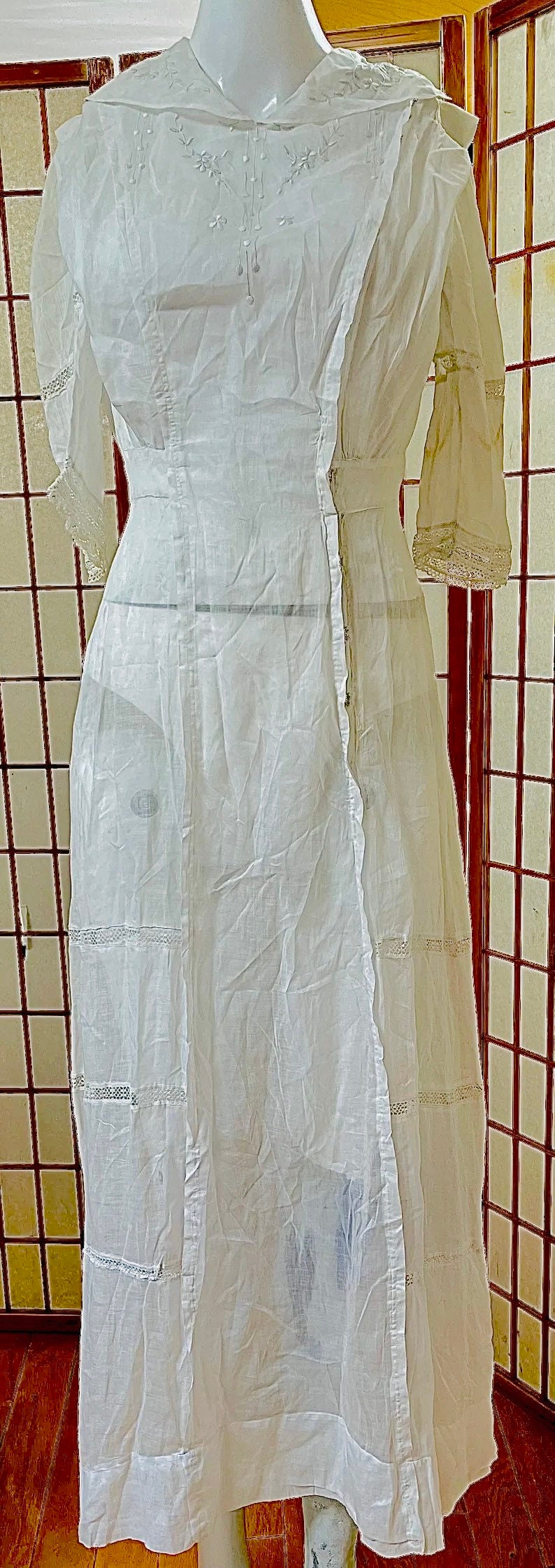 1800s / 1900s Authentic Beautiful White Cotton Ladies Long Dress Edwardian Victorian Regency Era Collectors Piece image 2