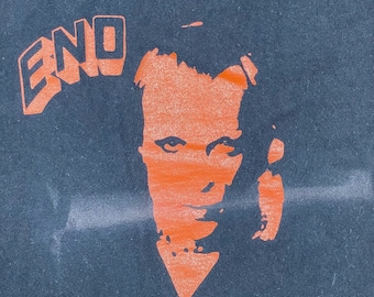 RARITÄT 1974Brian ENO Merch Tshirt hier kommt die Warm Jets Promo premier solo Album Roxy Musik Glam Rock britische Avantgarde Art Pop Größe M