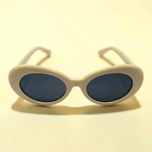 Vintage Kurt Cobain Style Oval Sunglasses White Frame Greenish Gray Lens‎ 90s White Oval Retro Kurt Cobain Sunglasses Vintage 1990s Style  main image 3