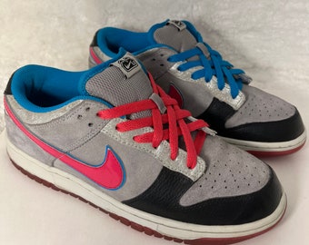 Nike 6.0 Dunk-vintage, Womens, Grey/black/pink, Suede, Low Nike 6.0 Dunk-vintage, Womens, Grey/black/pink, Suede, Low