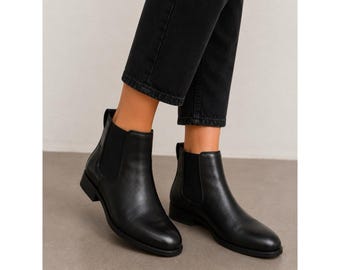 LL Bean Black Leather Chelsea Ankle Boot Size 7 Womens Riding Equestrian Classic
