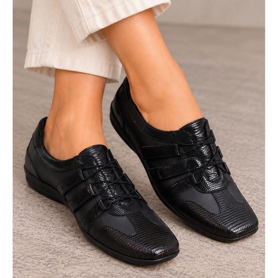 Walking Cradles Womens Y2K Vtg Square Toe Sneaker Shoe 10S Black Leather Comfort