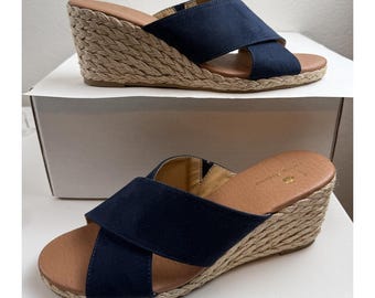 Tommy Bahama Stacey Sandalia de cuña de alpargata de ante azul marino Sz 9.5 M Boho Coastal