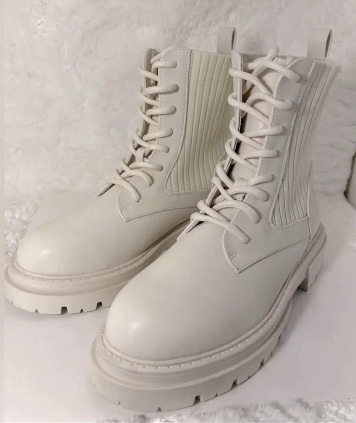 【関税込み】Chunky Sole Lace-Up Boots in Beige Leather Liliana-h&m, Cream, Vegan Leather/sweater Knit, Platform