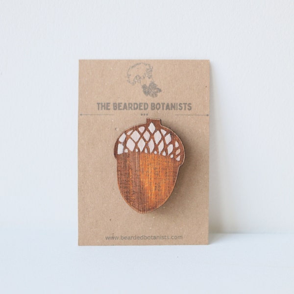 Houten Acorn Rustieke broche, handgemaakte sieraden, bosaccessoire, Natuur geïnspireerde pin-badge.