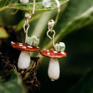 Tiny Froggie Toadstool Earrings