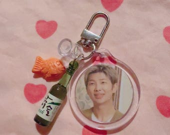 Llavero con foto de pan de pescado y soju de Namjoonie