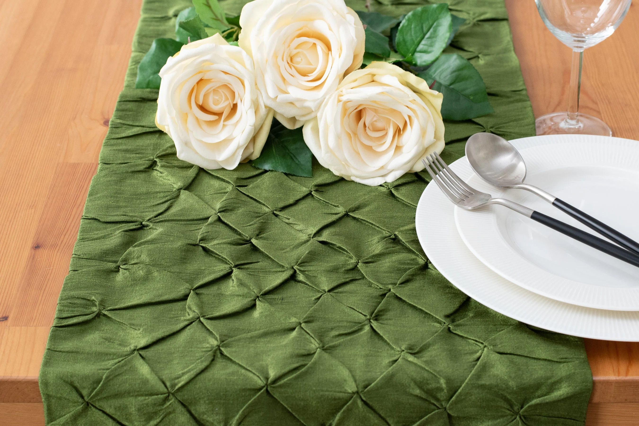Efavormart 14x48 Green Preserved Moss Table Runner with Fishnet Grid For  Weddings Party Decor Fit Rectangle and Round Table