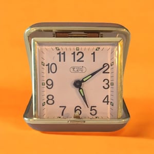 Réveil de voyage Tozaj vintage / réveil vintage / horloge de voyage / étui marron / horloges vintage