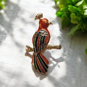 Beautiful Vintage Bird enamel brooch / Colorful parrot Bird brooch / Gold Tone Vintage brooch / Unsigned 1970s brooches
