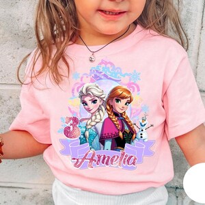 Camiseta de cumpleaños de Frozen, camiseta de Elsa y Anna para cualquier edad, atuendo de cumpleaños de Frozen, camiseta de princesa Disney, camiseta personalizada de Frozen, camiseta personalizada de Disney imagen 2