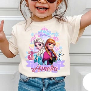 Camiseta de cumpleaños de Frozen, camiseta de Elsa y Anna para cualquier edad, atuendo de cumpleaños de Frozen, camiseta de princesa Disney, camiseta personalizada de Frozen, camiseta personalizada de Disney imagen 1