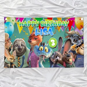 K&ouml;nnte beinhalten: Ein rechteckiges Geburtstagsposter mit Zootopia-Figuren wie einem Faultier, Fuchs, Hasen und einer Schlange. Der Text lautet HAPPY BIRTHDAY LISA, erg&auml;nzt durch einen gro&szlig;en gr&uuml;nen Kreis mit der Zahl 3 auf einem t&uuml;rkisfarbenen Hintergrund.