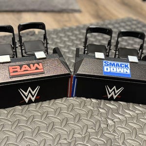 Wrestling Commentator's Table Diorama - PLA - the table BREAKS! Breakaway Effect