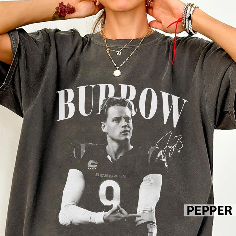 Camiseta vintage de Joe Burrow, camiseta gráfica de fútbol para el día del partido en color cómodo. imagen 1