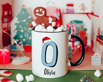 Taza de Navidad personalizada, Taza de café de Navidad, Taza de vacaciones personalizada, Taza inicial con nombre, Regalo secreto de Papá Noel, Taza personalizada, Navidad 2022