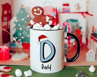 Taza de Navidad personalizada, Taza de café de Navidad, Taza de vacaciones personalizada, Taza inicial con nombre, Regalo secreto de Papá Noel, Taza personalizada, Navidad 2022